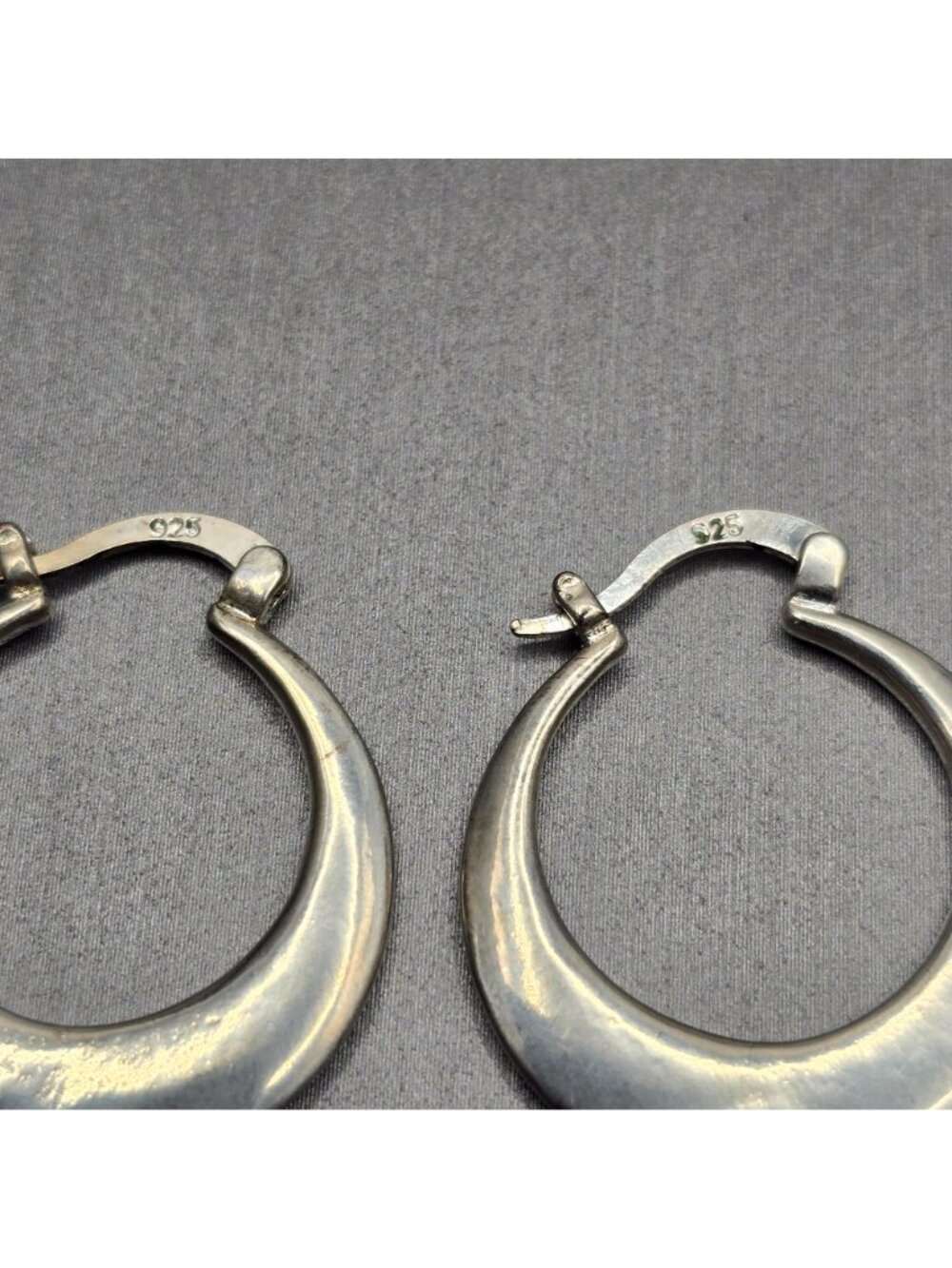 Sterling Silver Solid Tapered Hoop Earrings 1 1/8" Large Hinged Bangle Style 925 - Picture 2 of 7
